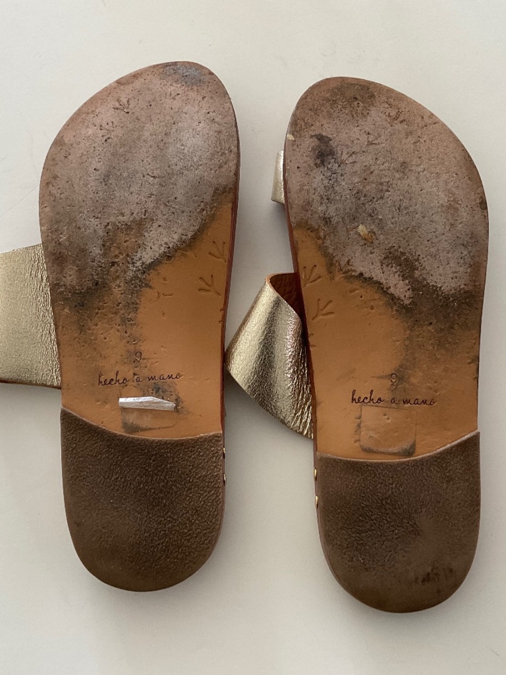 BEEK Finch All-Leather Toe Ring Sandal in Metallic Gold Size 9 - Picture 4 of 7